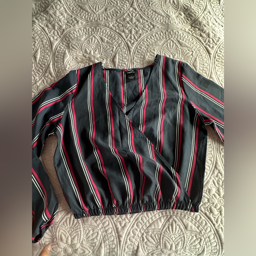 Rue21 long sleeve v-neck blouse